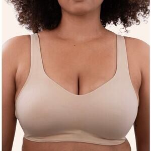 Huug Size XL Daily Embrace Adjustable Bra Wirefree Wireless Sand Tan